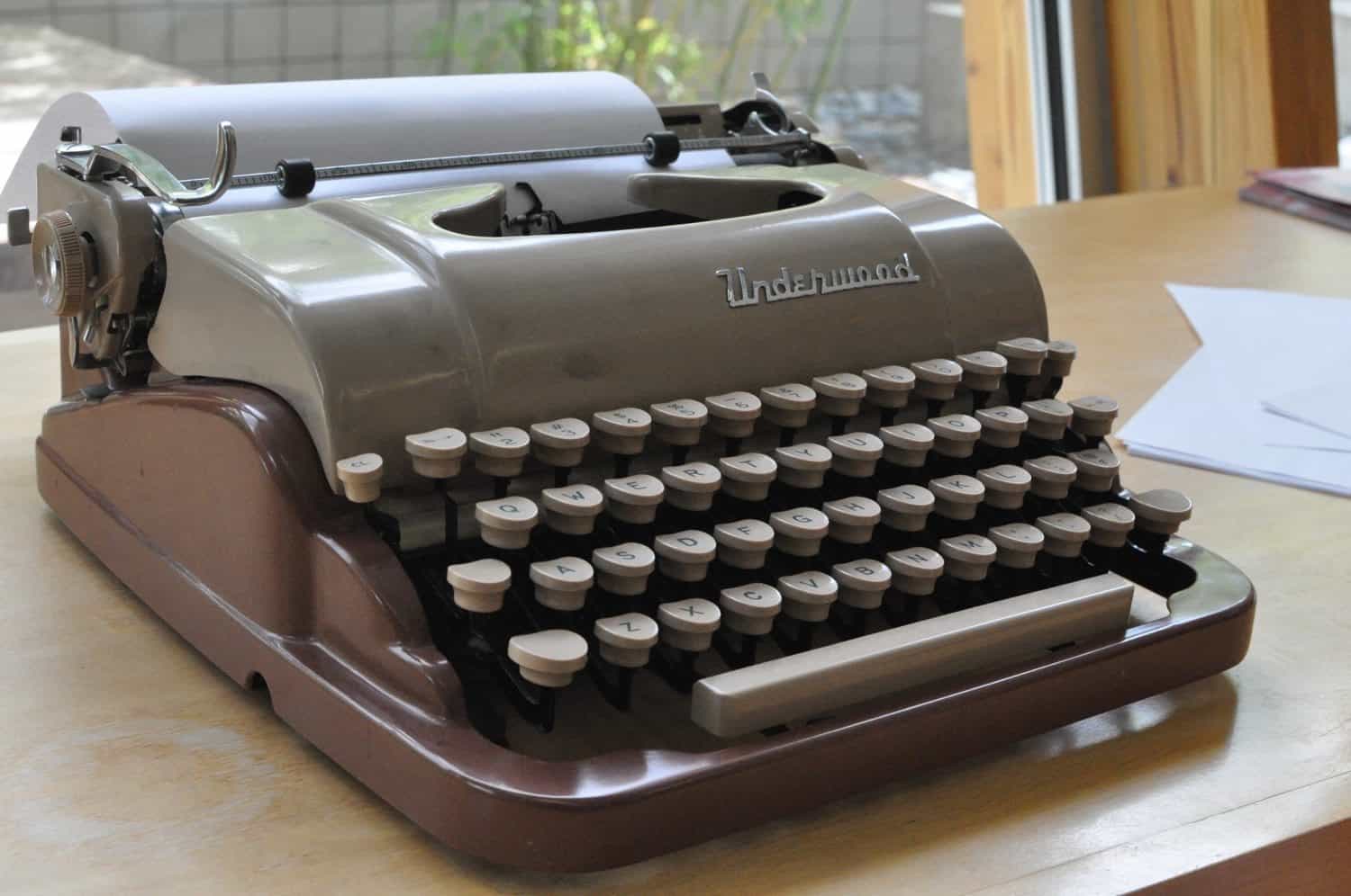 typewriter-at-UA-Poetry-Center