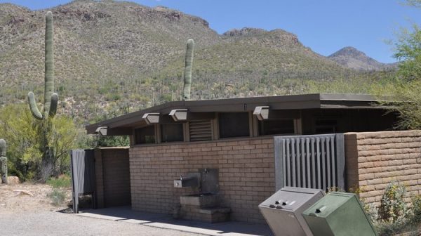 restrooms on the way to Sabino Dam East