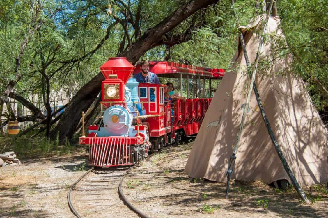 train-and-teepee-at-trail-dust-town
