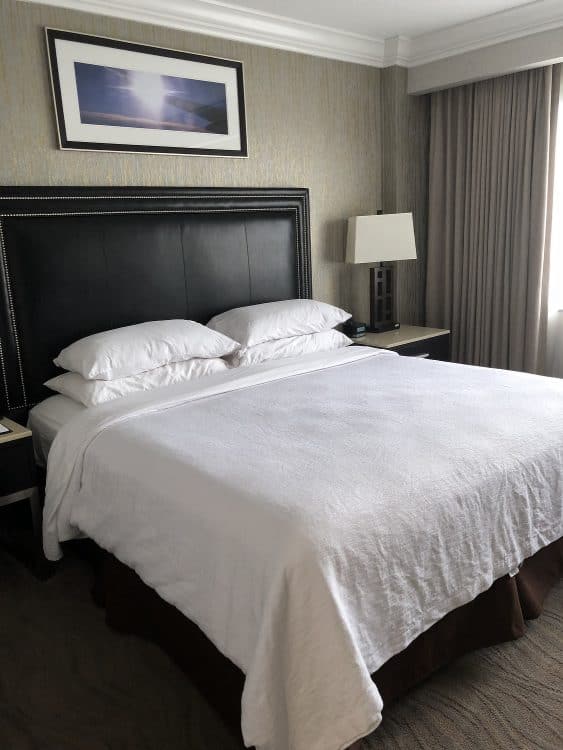 room queen bed Embassy Suites Irvine