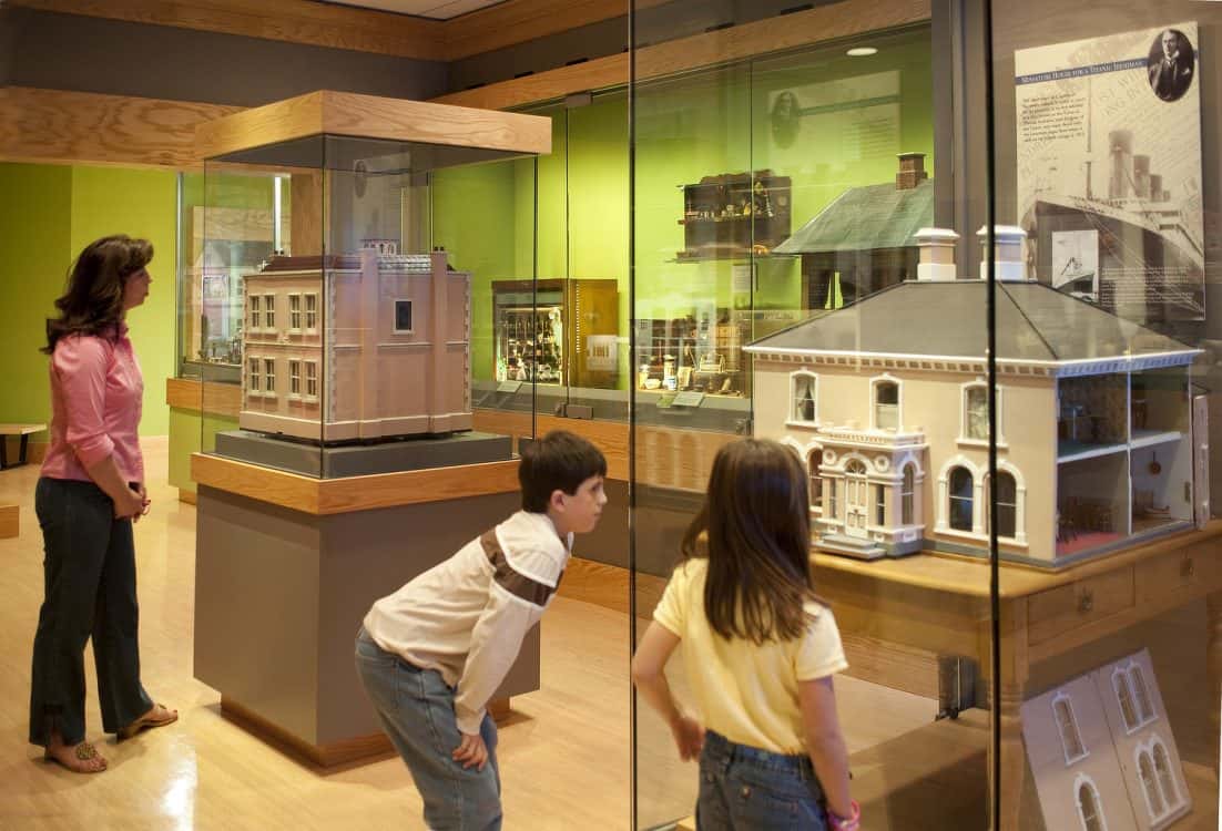 History Gallery Mini Time Machine Museum