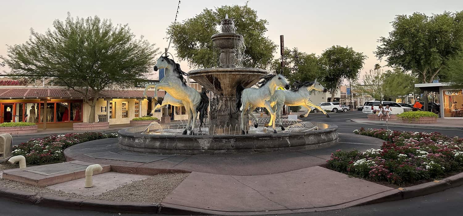 Horse Fountain Old Town Scottsdale | ROAD TRIP: Guide to Scottsdale