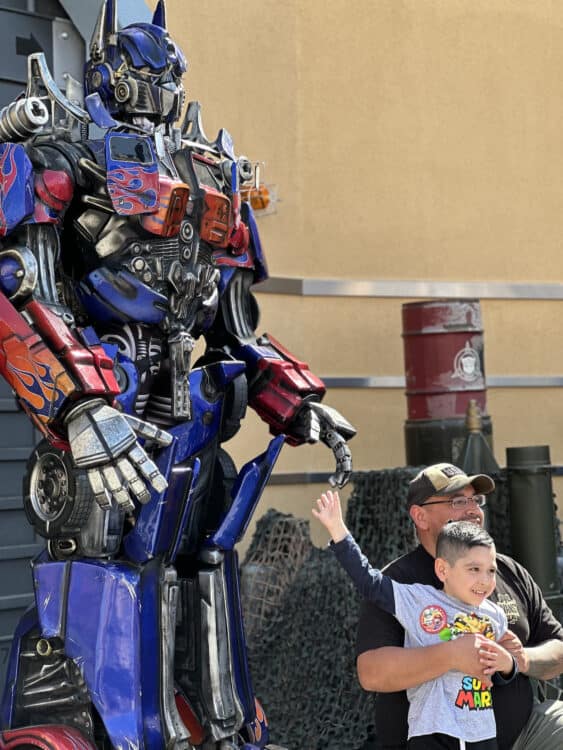 Transformers Character Meet Universal Studios Hollywood | Road Trip: Tucson to Universal Studios Hollywood